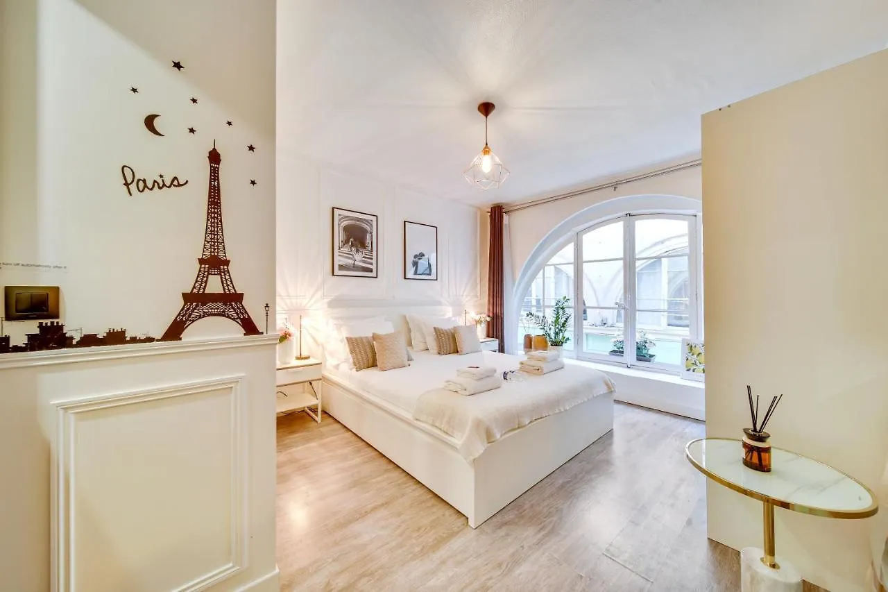 Apartament Stunning Historical Parisian Flat - Louvre Area Francja