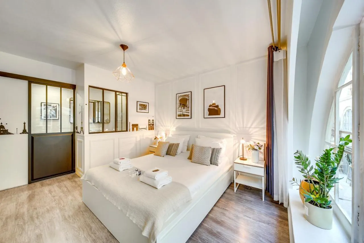 Apartament Stunning Historical Parisian Flat - Louvre Area Francja