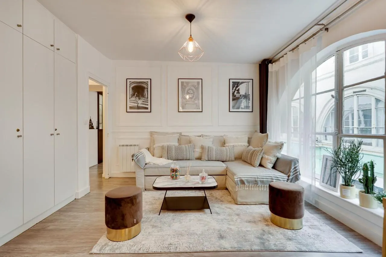 Apartament Stunning Historical Parisian Flat - Louvre Area  Paryż